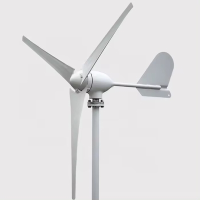 Evde elektrik üretimi için gelişmiş rüzgar ve güneş hibrit enerji sistemleri
