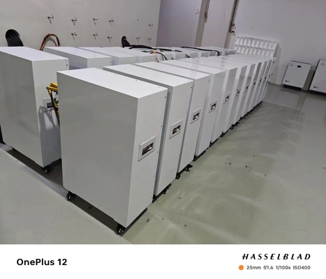 10.24kWh-30kwh Güneş Depolama Bataryası Şebeke Bağlantısı için Lityum-İyon Çıkış Gücü Aralığı