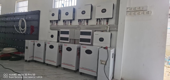 10.24kWh-30kwh Güneş Depolama Bataryası Şebeke Bağlantısı için Lityum-İyon Çıkış Gücü Aralığı