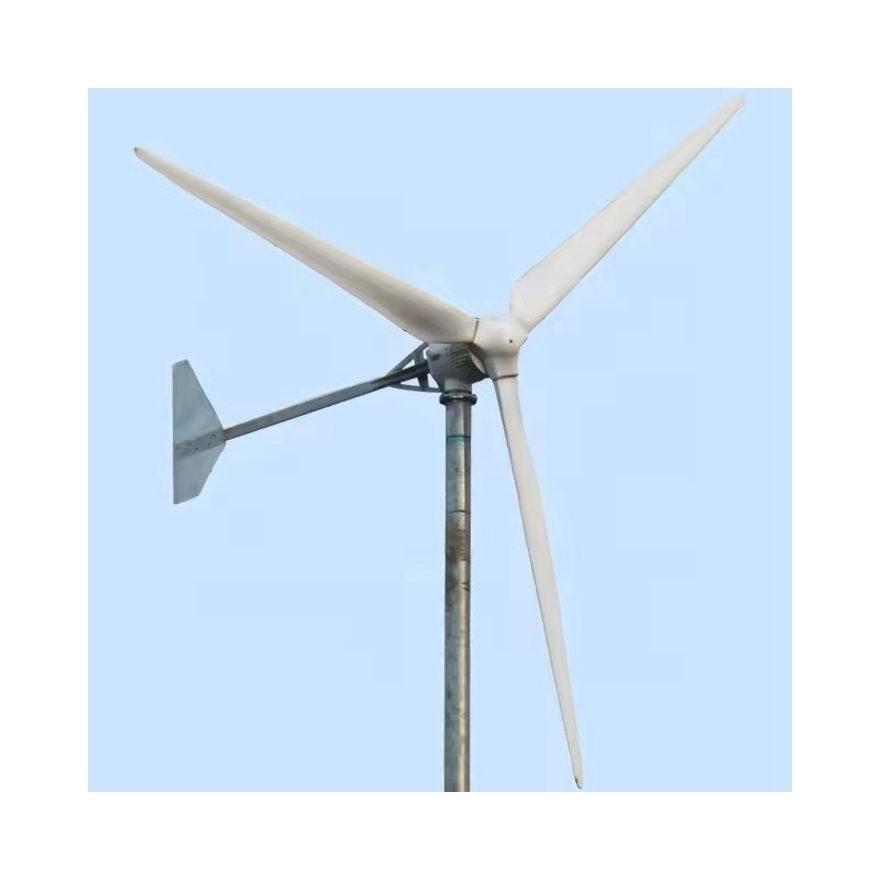Evde elektrik üretimi için gelişmiş rüzgar ve güneş hibrit enerji sistemleri